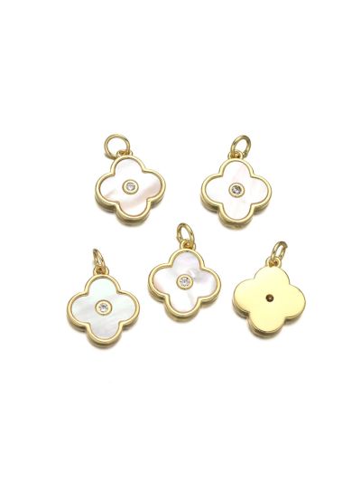 Dije Latón Dorado Charm 14mm Trebol Nacar y Brillantes. Venta por Unidad