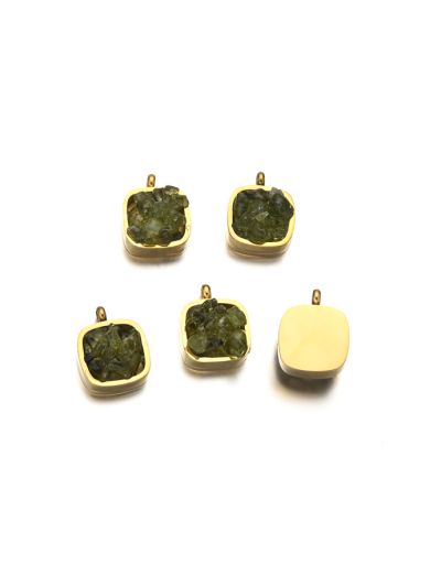 Dije Latón Dorado Charm 10mm Cuadrado Chips Peridot. Venta por Unidad
