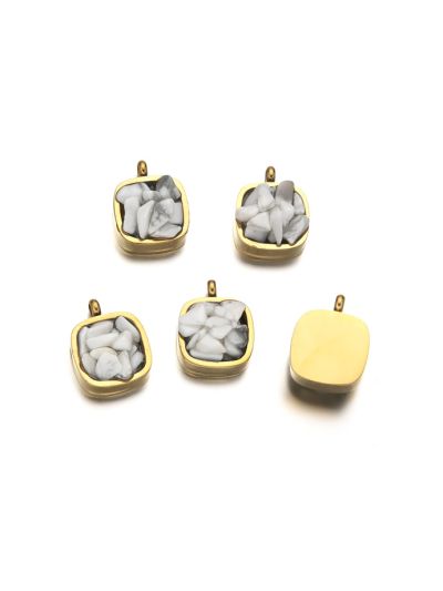 Dije Latón Dorado Charm 10mm Cuadrado Chips Howlite Blanca. Venta por Unidad