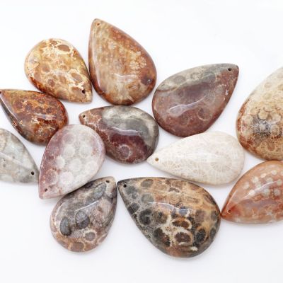 Dije Lagrima Chrysanthemum Jade Coral 30-40mm (Natural) Venta por Unidad