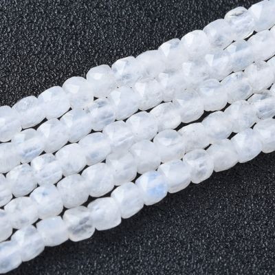 Cubo Facetado Piedra Luna Arcoiris A (Natural). Sarta por 38cm Aprox