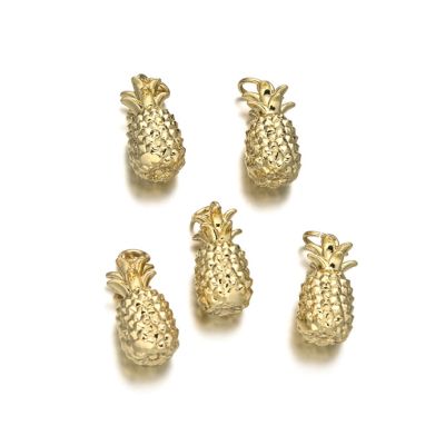 Dije Latón Dorado Charm 12mm Piña AAA e-coating. Venta por Unidad