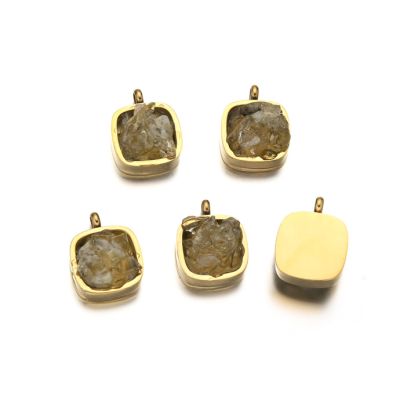 Dije Latón Dorado Charm 10mm Cuadrado Chips Citrino. Venta por Unidad