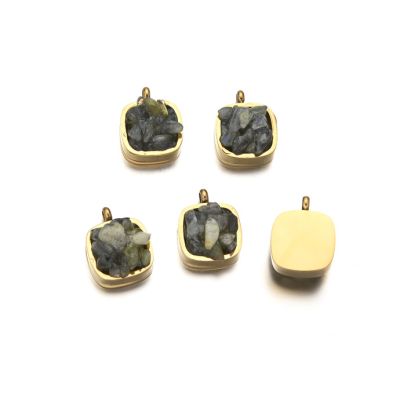 Dije Latón Dorado Charm 10mm Cuadrado Chips Labradorita . Venta por Unidad