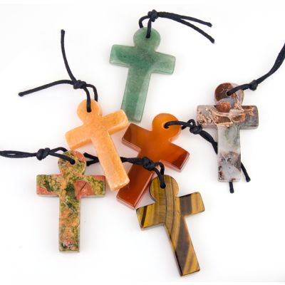 Pendiente Cruz Piedras Mix 40mm. Venta por Unidad