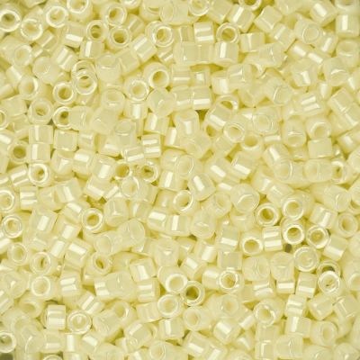 Miyuki Delica N.11 Ceylon Amarillo (DB1531-1).