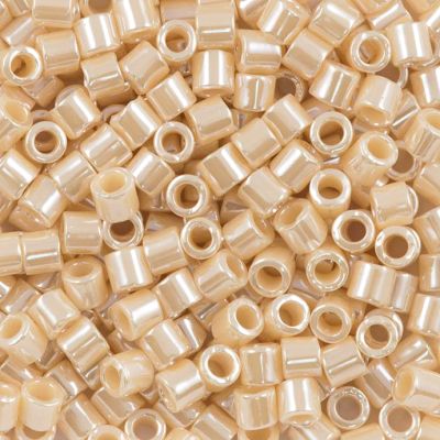 Miyuki Delica N.11 Beige Claro Perlado (DB1560).