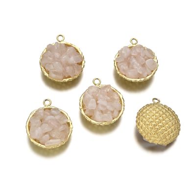 Pendiente Dije 20mm Chips Cuarzo Rosado Base Dorada. Venta por Unidad