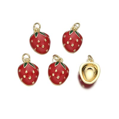 Dije Latón Dorado Charm 14 mm Fresa Esmalte Rojo. Venta por Unidad