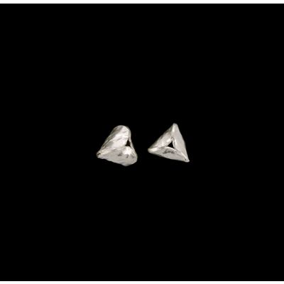 Separador Plata 1000 Tribu Hill Tailandia Triangulo Helice Martillada 14mm. Venta por unidad 2.67g