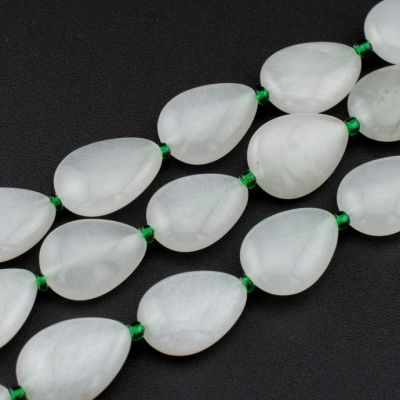 Lagrima Gota Jadeita TianShan 13x18mm (Natural). Sarta por 38cm Aprox