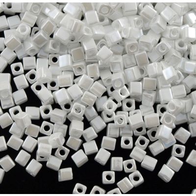 Miyuki Square 3x3x3mm Blanco Opaco Luster Hueco Redondo (#420)